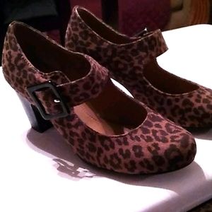 Jaclyn smith Leopard leather heels